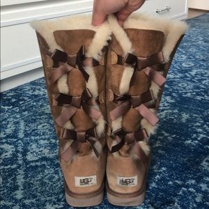Women’s Size 7 UGG BAILEY BOW BOOTS